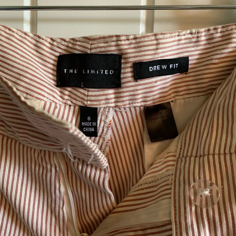 The Limited- Seersucker Knee Shorts- Size 6